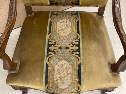 Fauteuil de style Louis XIV. 
H. : 115 cm....