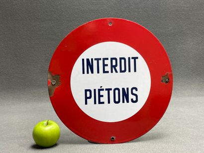 Panneau en tôle lithographiée: Interdit Piétons.
D:...