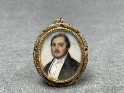 Ecole Française XIX°
Portrait d'homme.
Miniature...
