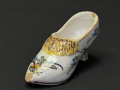ANCY LE FRANC fin XVIII°
Soulier en faïence...