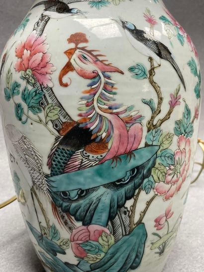 Pied de lampe en porcelaine de Chine XIX°
H....