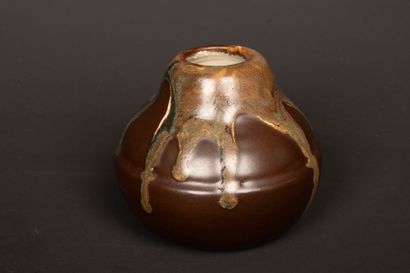Jean POINTU (1843-1925).
Deux vases en grès...