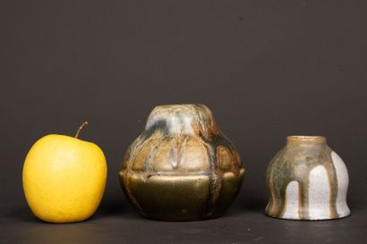 Jean POINTU (1843-1925).
Deux vases en grès...