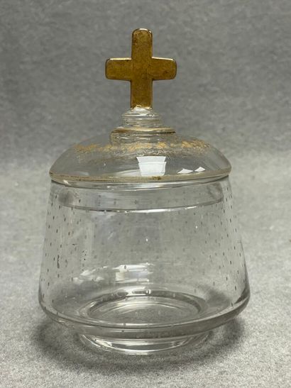 Lot comprenant:
Salière baptismale, verre...