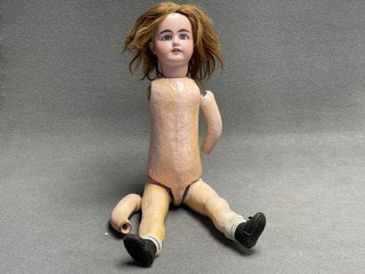 Poupée allemande, tête biscuit bouche ouverte...