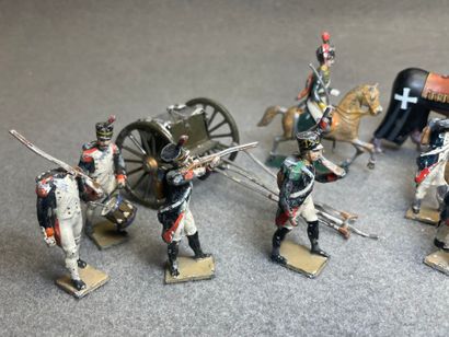 Lot de soldats de plomb. 
H. :4 à 9 cm.