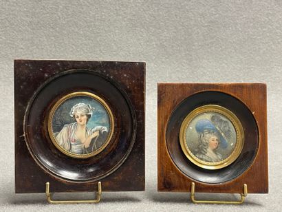 Elégantes. 
Deux miniatures début XX°. 
D....