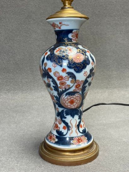 Pied de lampe en porcelaine de Bayeux
H....