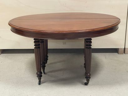 Table à six pieds en acajou et placage d'acajou.
Epoque...