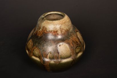Jean POINTU (1843-1925).
Deux vases en grès...