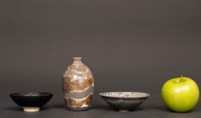 Vase et deux coupes en grès de Puisaye modernes....