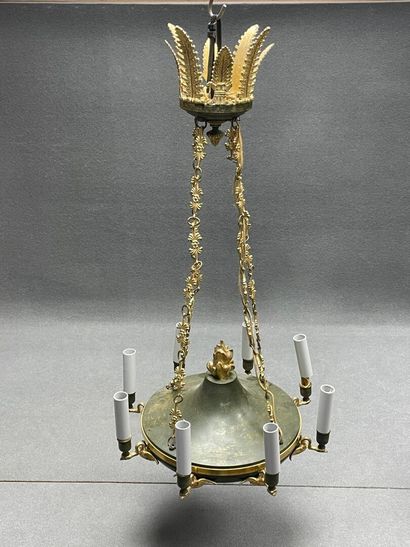 Lustre en bronze et tôle patinée vert à cols...