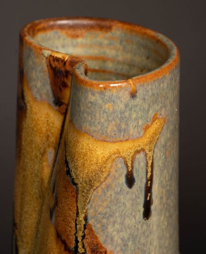 Jean CACHELEUX - Né en 1943. 
Deux vases...