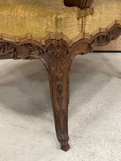 Fauteuil de style Louis XIV. 
H. : 115 cm....
