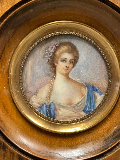 Portraits de femme. 
Trois miniatures début...
