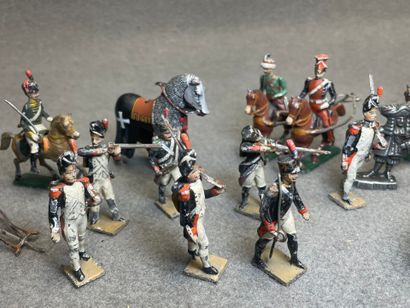 Lot de soldats de plomb. 
H. :4 à 9 cm.