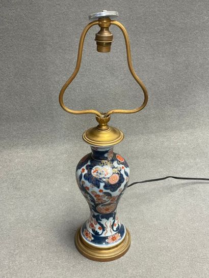 Pied de lampe en porcelaine de Bayeux
H....