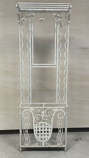 Porte-manteau en fer forgé. 
180 x 60 x 18...