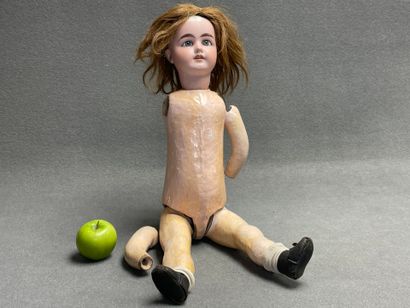 Poupée allemande, tête biscuit bouche ouverte...