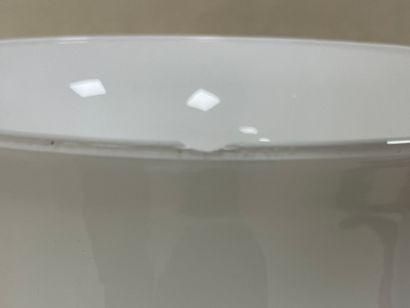 Lampadaire des années 1950, abat jour opaline....