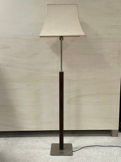Le Dauphin: Lampadaire, fut gainé de cuir.
H:...
