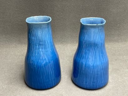 MASSIER Golfe Juan, 
Paire de vases 
H: 29,5...