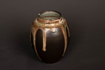 Jean POINTU (1843-1925).
Deux vases en grès...