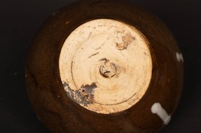 Jean POINTU (1843-1925).
Trois vases en grès...