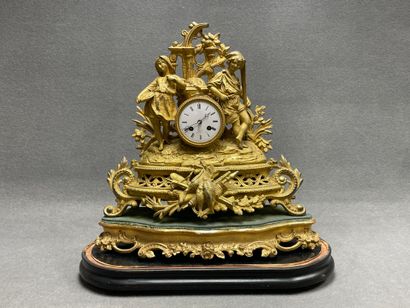 Pendule en régule doré fin XIX°
socle doré,...