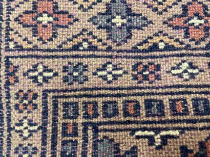 Tapis d'orient. 
185 x 120 cm.