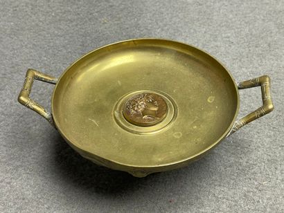 Petite coupe en bronze, Horloge et bougeoir...