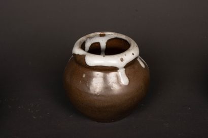 Jean POINTU (1843-1925).
Trois vases en grès...