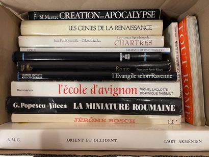 Carton de livres d'art.
