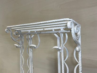 Porte-manteau en fer forgé. 
180 x 60 x 18...