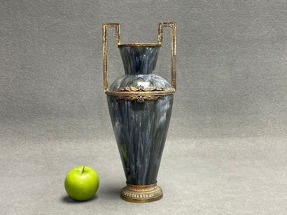 Vase en céramique, émail flammé, monture...