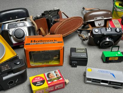 Ensemble de 5 appareils photos, accessoires...
