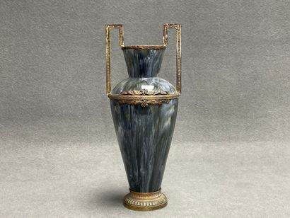 Vase en céramique, émail flammé, monture...
