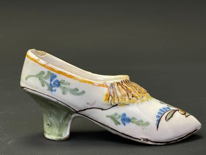 ANCY LE FRANC fin XVIII°
Soulier en faïence...