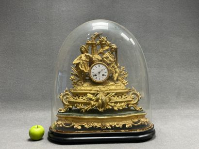 Pendule en régule doré fin XIX°
socle doré,...