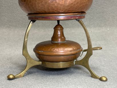 Samovar en cuivre martelé 
de la société...