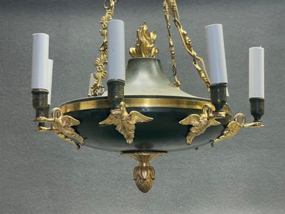 Lustre en bronze et tôle patinée vert à cols...