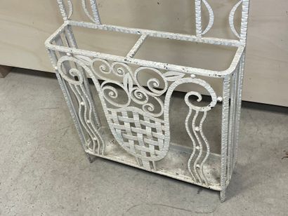 Porte-manteau en fer forgé. 
180 x 60 x 18...
