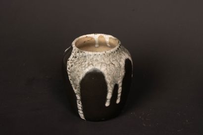 Jean POINTU (1843-1925).
Trois vases en grès...