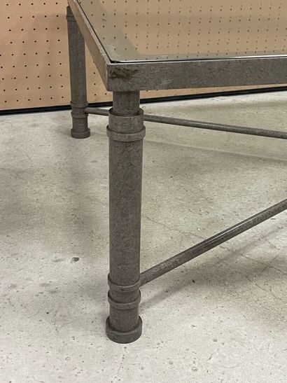 Table basse en métal , plateau verre
39 x...