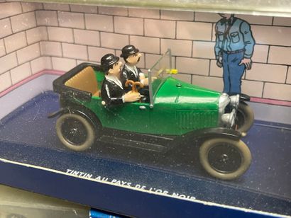 HERGE Moulinsart, en voiture TINTIN 
6 véhicules...