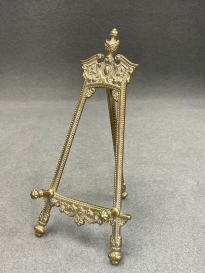 Coffret , encrier et chevalet en bronze doré....