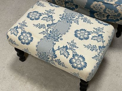 Fauteuil et repose pied de style anglais....