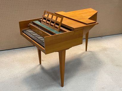 Sperrhake Passau. 
Clavecin. 
83 x 145 x...