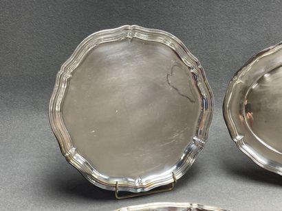 Deux plats ovales, plat rond et plat creux....