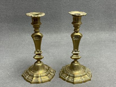 Paire de bougeoirs en bronze XVIII°. 
H....